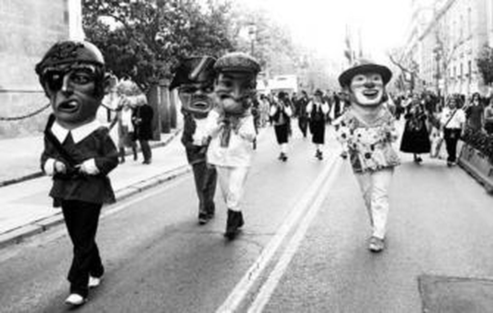 Desfile de Exaltación del botillo por la Avenida de la Constitución de una edición pasada.