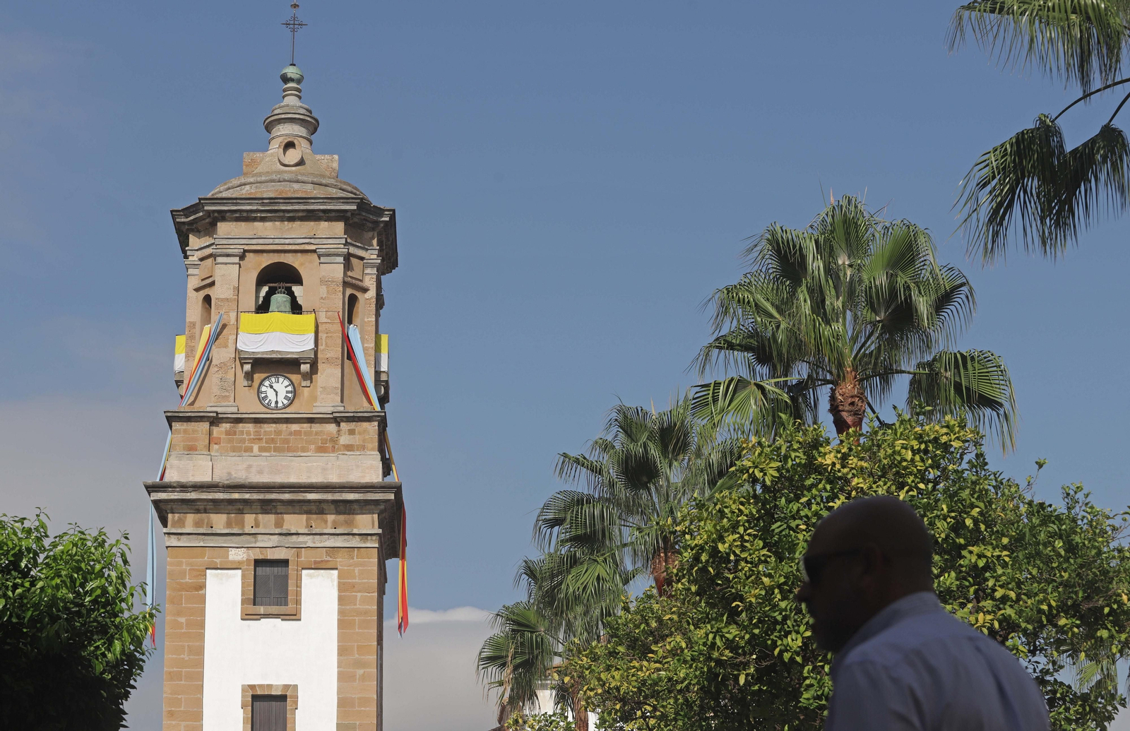 Campanario de la Iglesia de La Palma preparado para el 15 de agosto.
