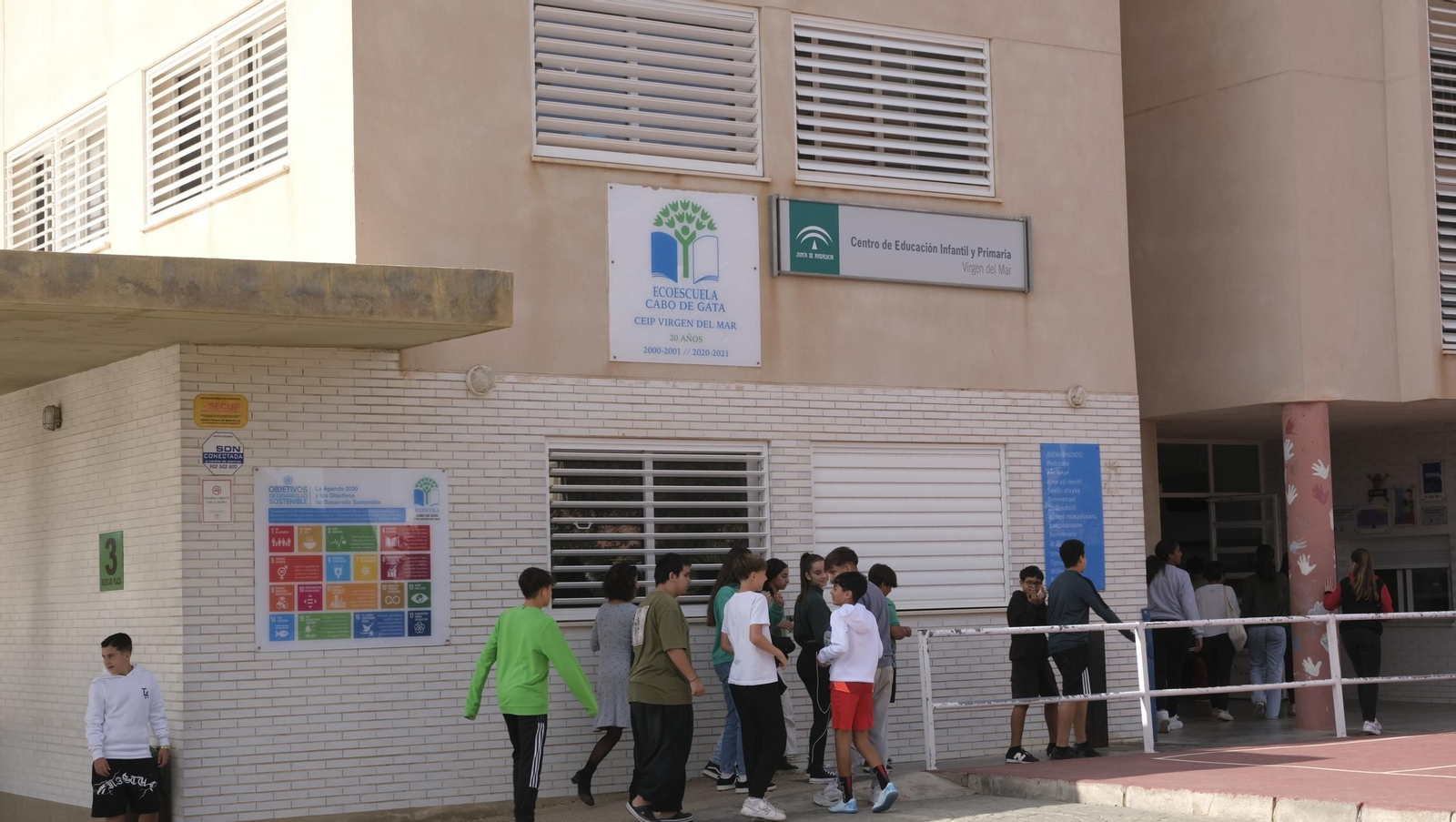 Día de la Bandera de Andalucía en el Colegio Virgen del Mar de Cabo de Gata, en imágenes