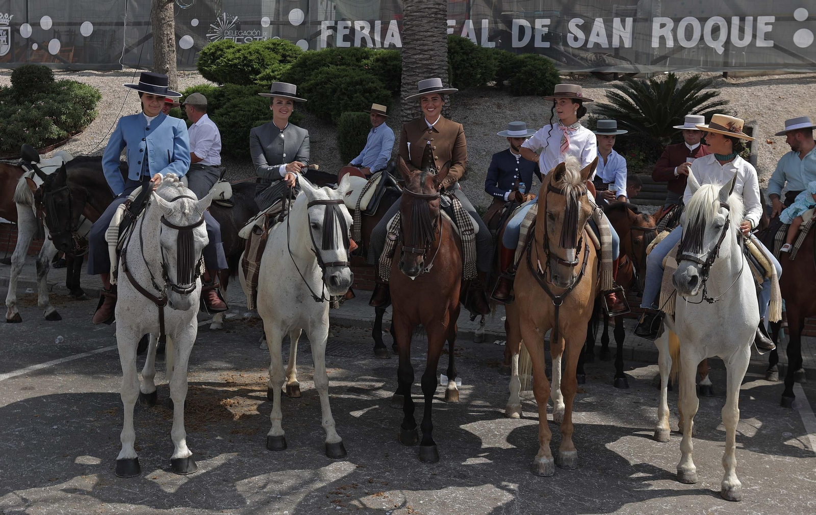 Búscate en las fotos del Domingo Rociero en la Feria Real de San Roque 2025