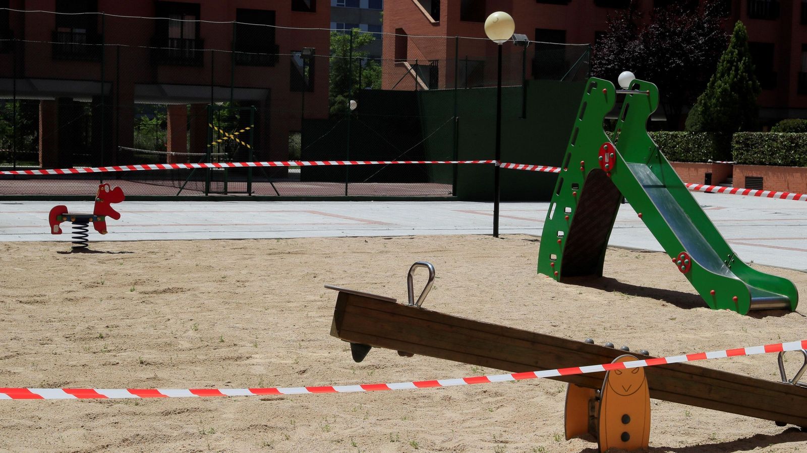 Grandes o pequeños, los parques infantiles permanecen cerrados.