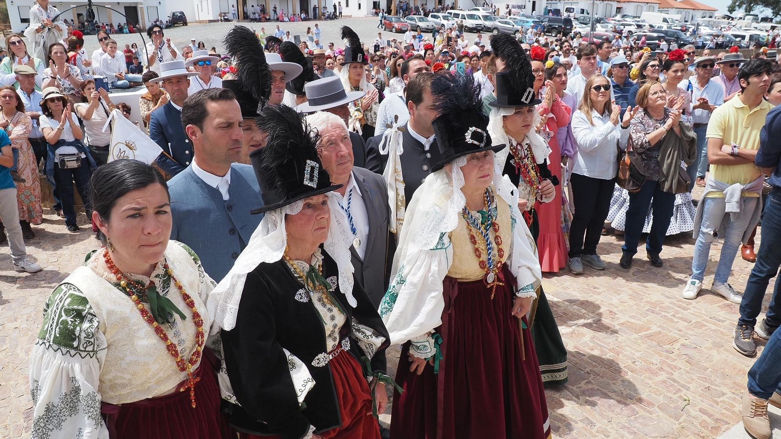 Las mayordomas lucen el singular Traje de Gabacha