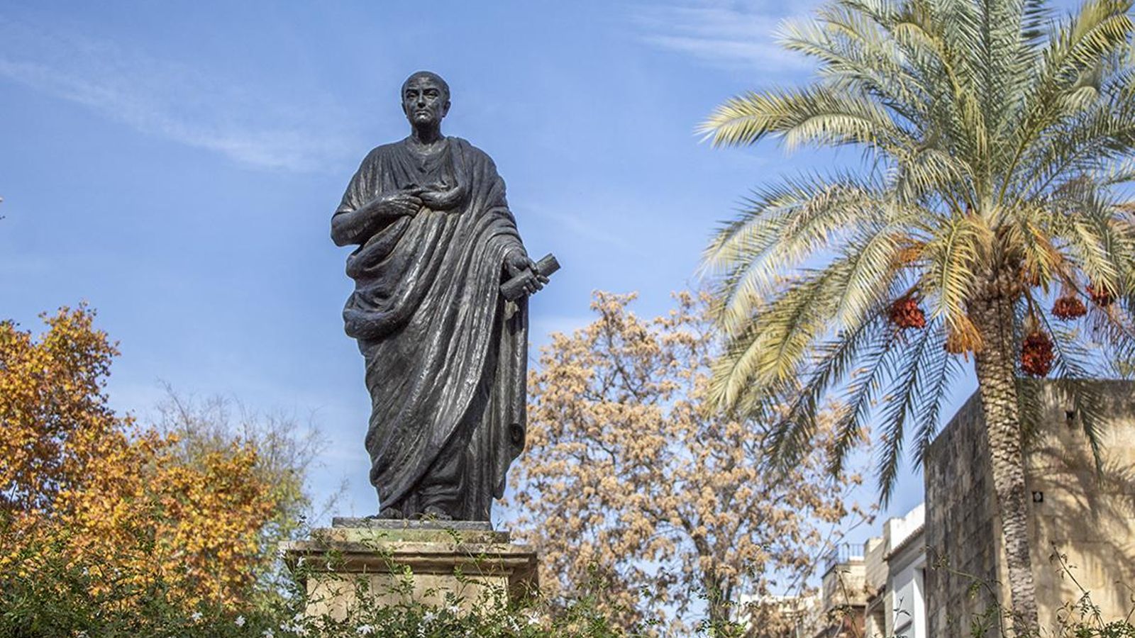 Estatua de Séneca en la Puerta de Almodóvar