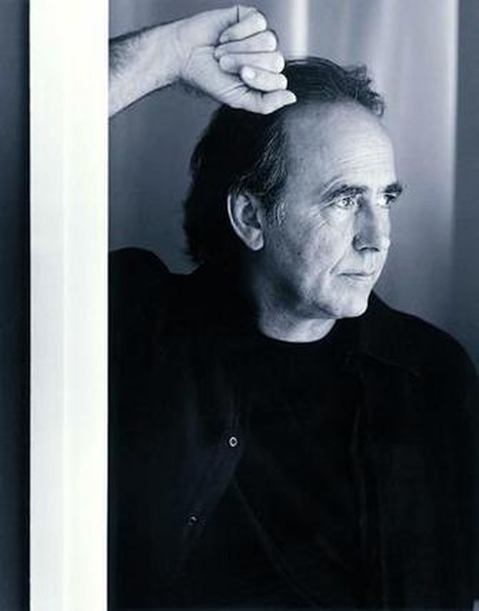 El cantautor catalán Joan Manuel Serrat, la voz que mejor acaricia el Mediterráneo.