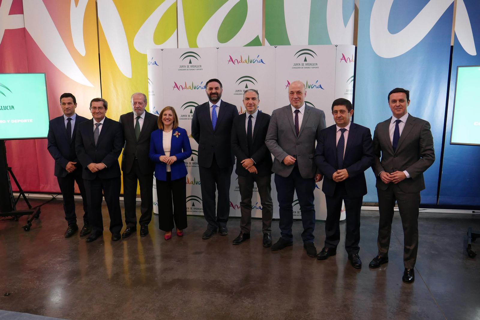 Representantes de las ocho diputaciones provinciales estuvieron presentes en la firma de promoción turística celebrada ayer en Málaga.