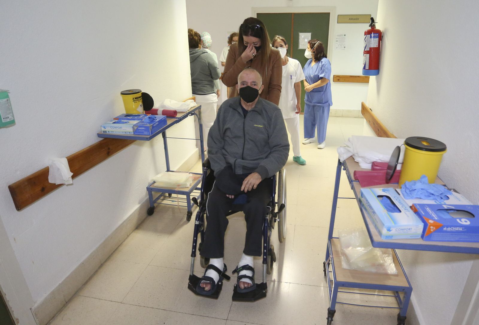 Fotos: Antonio sale del hospital en Málaga tras 343 días ingresado por el coronavirus