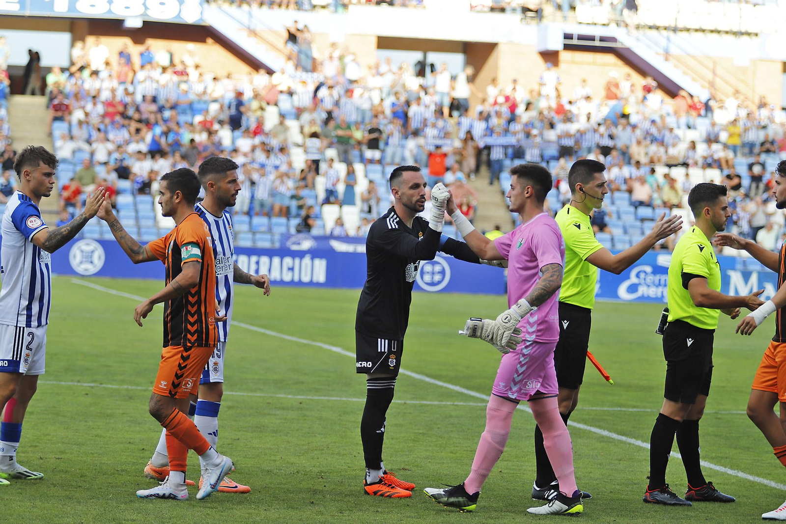 Imágenes del encuentro entre el Recreativo de Huelva y el Antequera CF