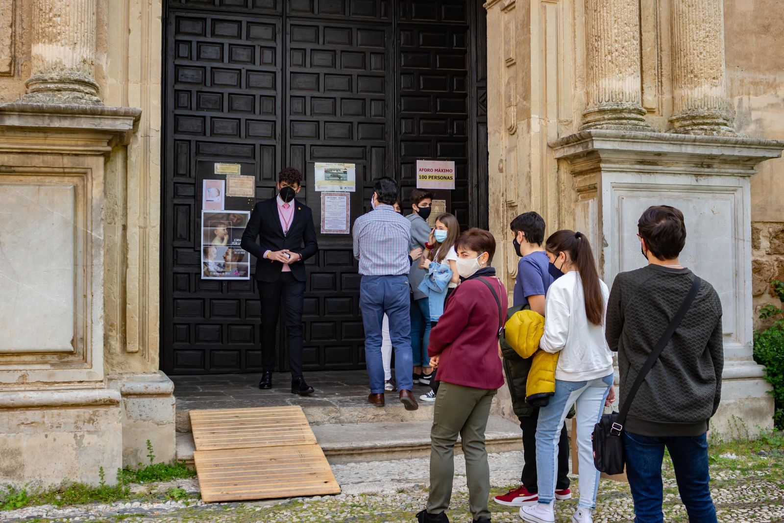 Imágenes del Lunes Santo en San Pedro con la cofradía de Los Dolores