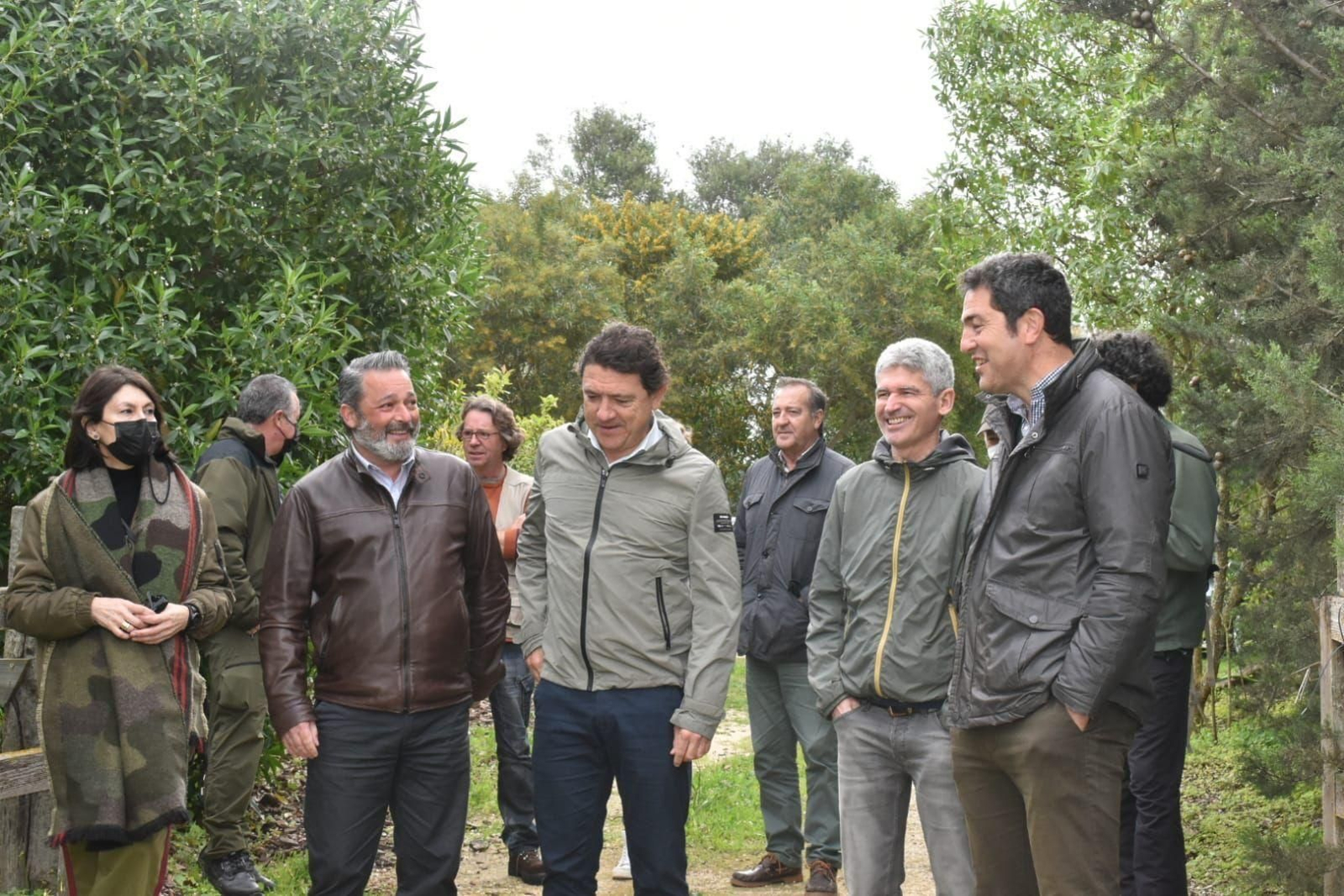 Rubén Pérez, junto a Daniel Sánchez en la suelta de pollos de ibis eremita en La Janda. Rubén Pérez, junto a Daniel Sánchez en la suelta de pollos de ibis eremita en La Janda.