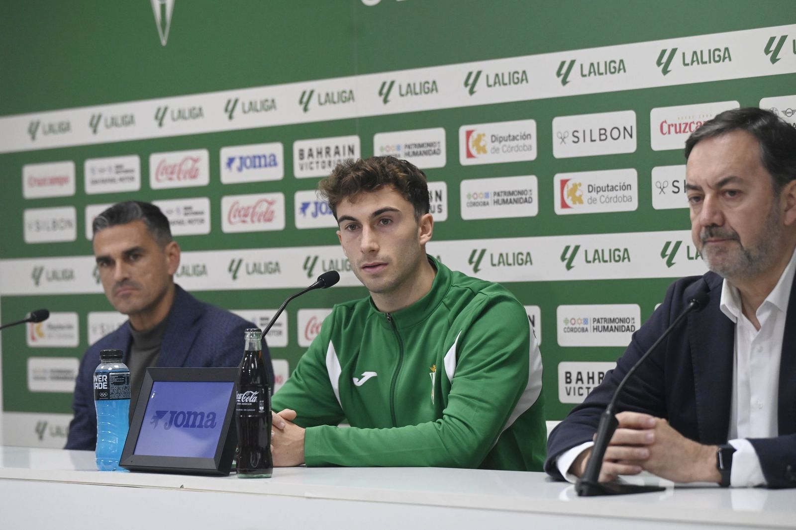 Las fotos de la presentación de Mikel Goti como jugador del Córdoba CF