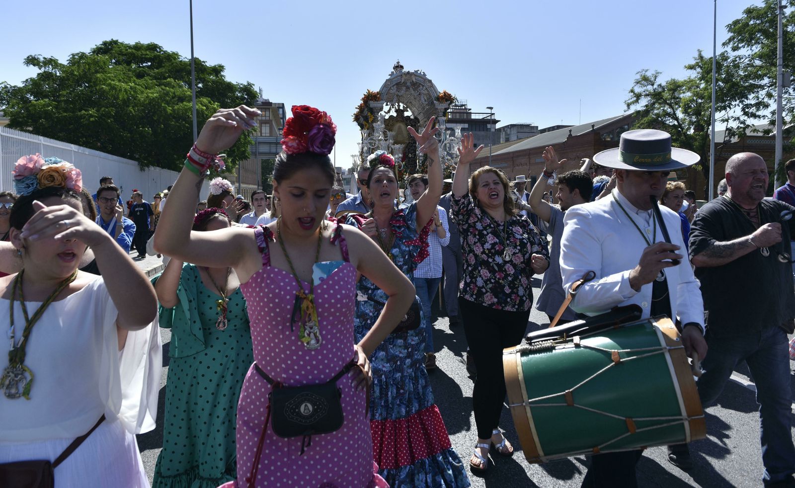 Salida de la Hermandad de El Cerro hacia El Rocío
