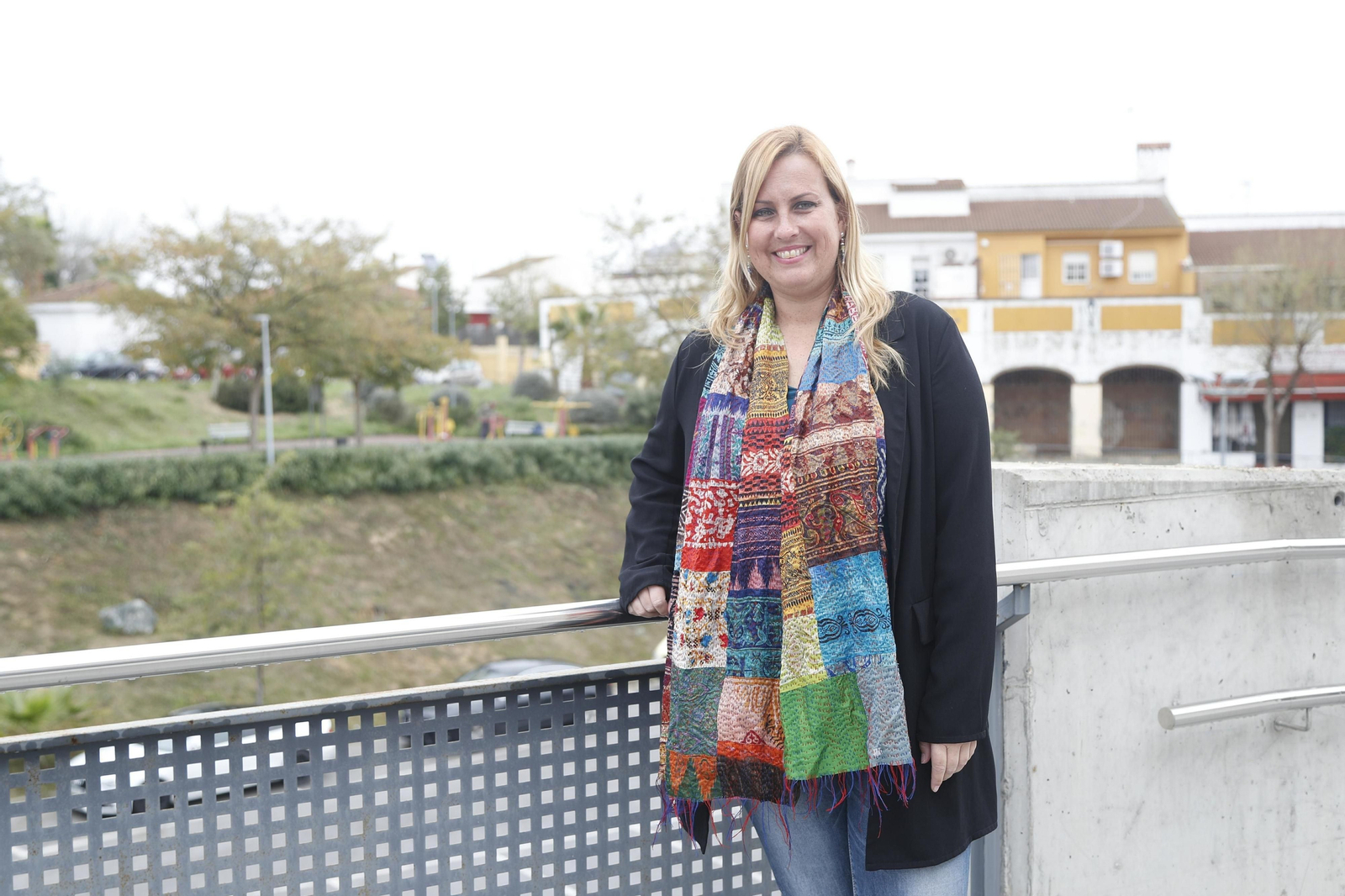 La regidora, fotografiada en el edificio de Servicios Sociales, donde se ha trasladado provisionalmente, por obras en el Ayuntamiento, su despacho.