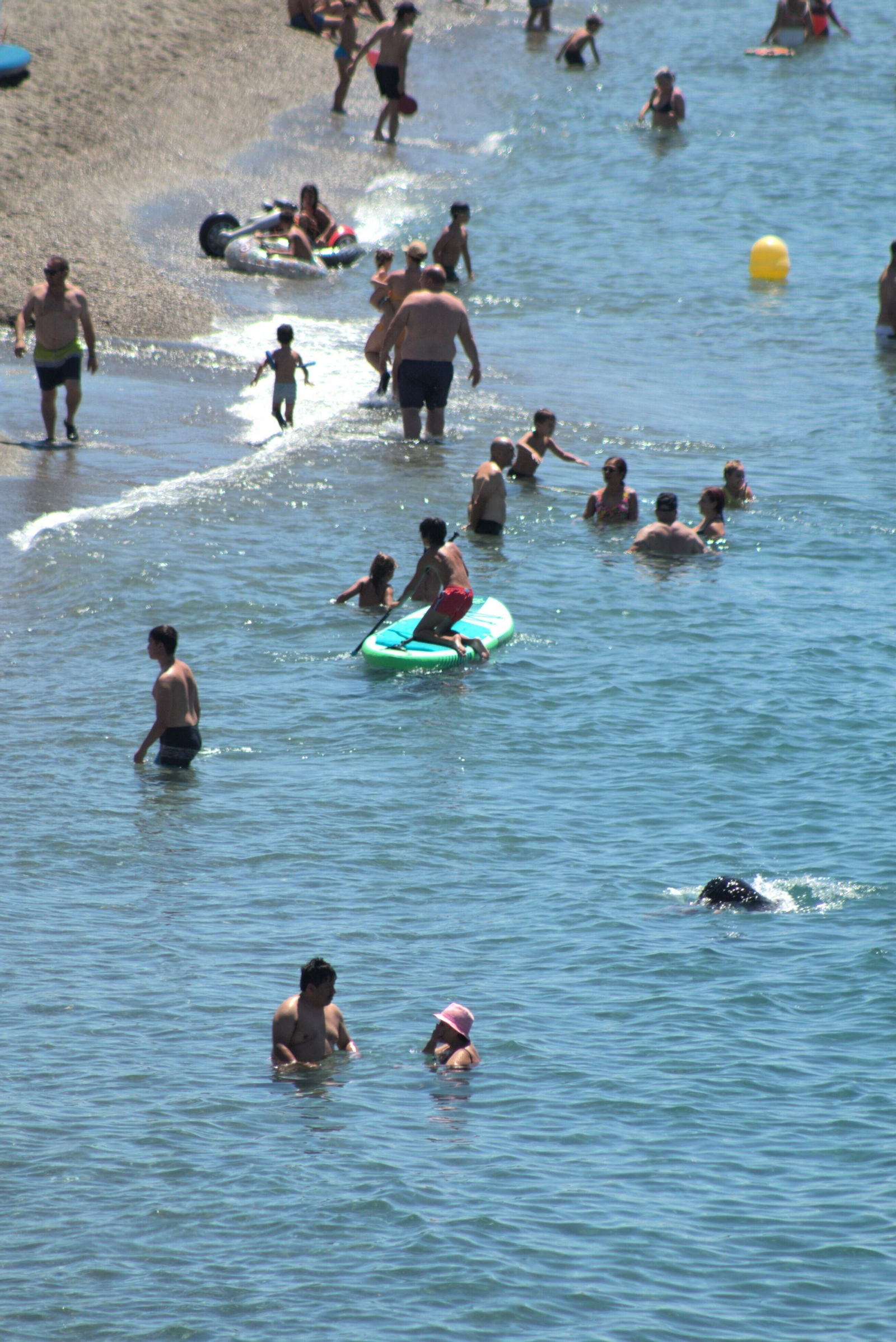Fotos: así de llenas estaba las playas de Granada este primer fin de semana de agosto