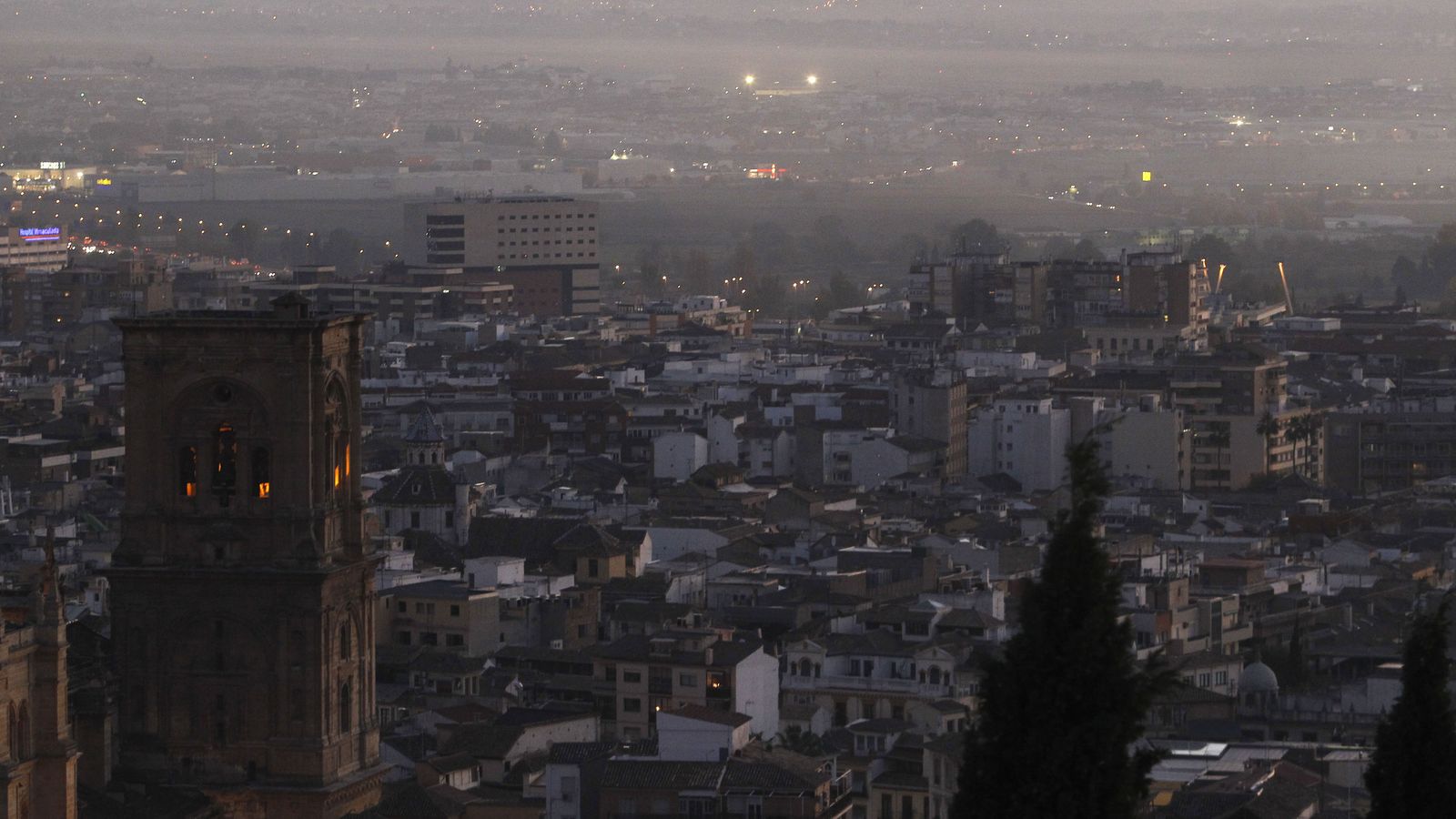 Imagen de archivo de la contaminación sobre la ciudad de Granada