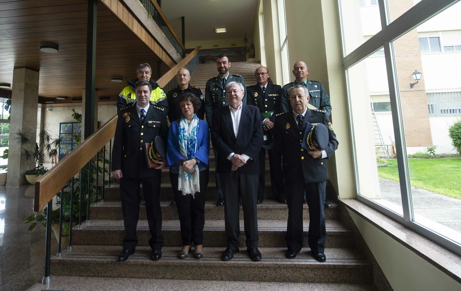 Dirigentes institucionales y miembros de los Cuerpos de Seguridad, en la Subdelegación del Gobierno