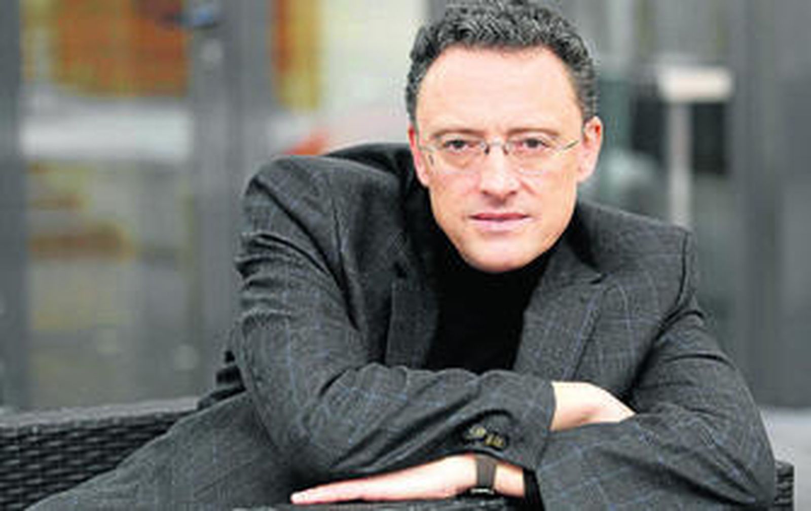 El autor de 'Mira si te querré' reivindica en su nueva novela la necesidad de conocer a fondo el pasado "para entender el presente".