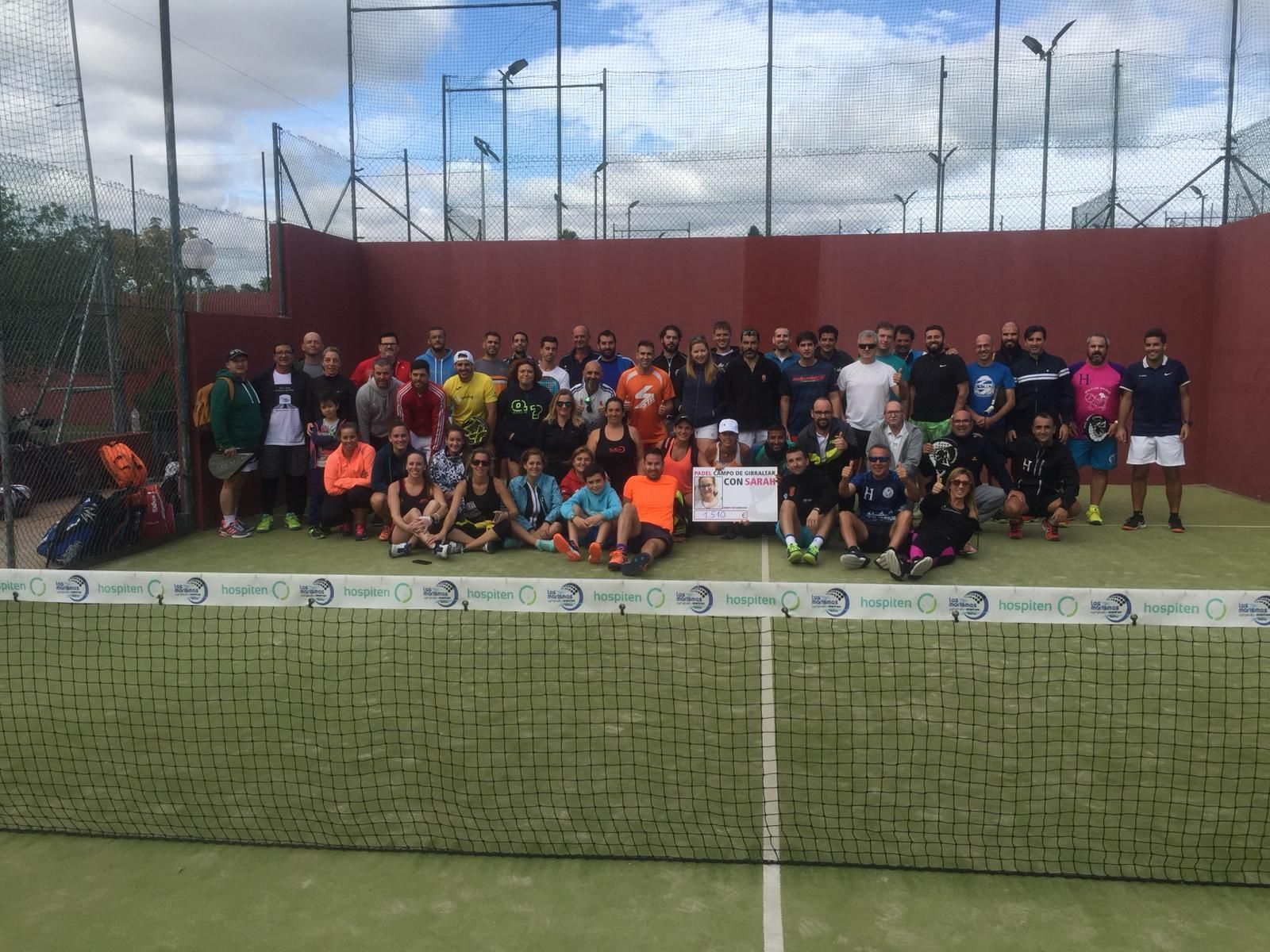 Los participantes en el mixing de pádel en Las Marismas