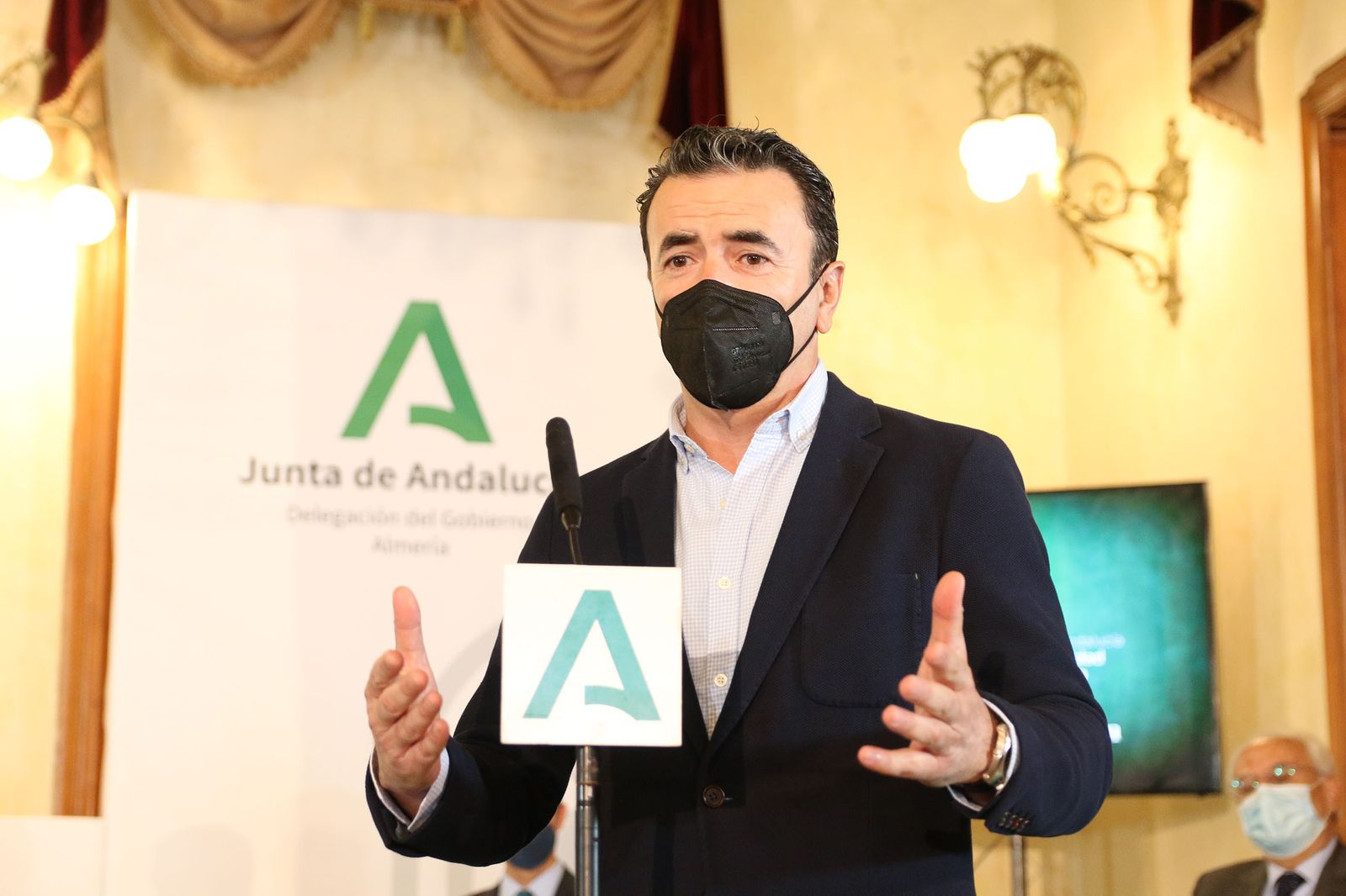Fotogalería de la entrega de banderas por el Día de Andalucía