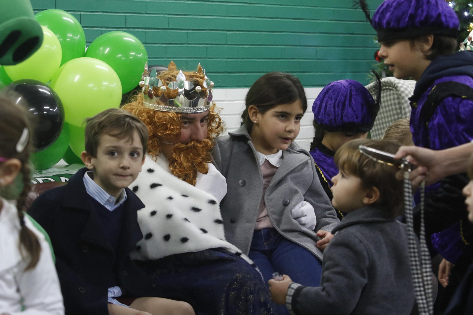 Los Reyes Magos en El Arcángel con la afición del Córdoba CF, en imágenes