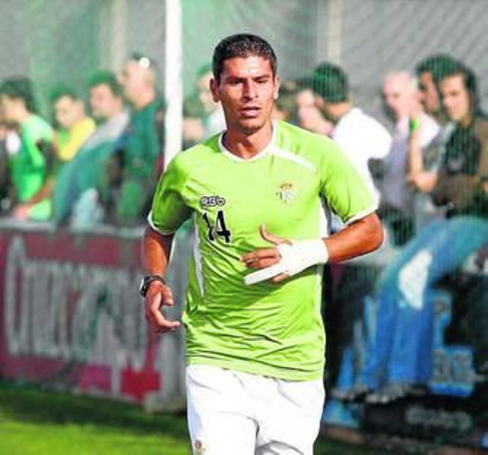 Salva Sevilla realiza carrera continua en solitario.