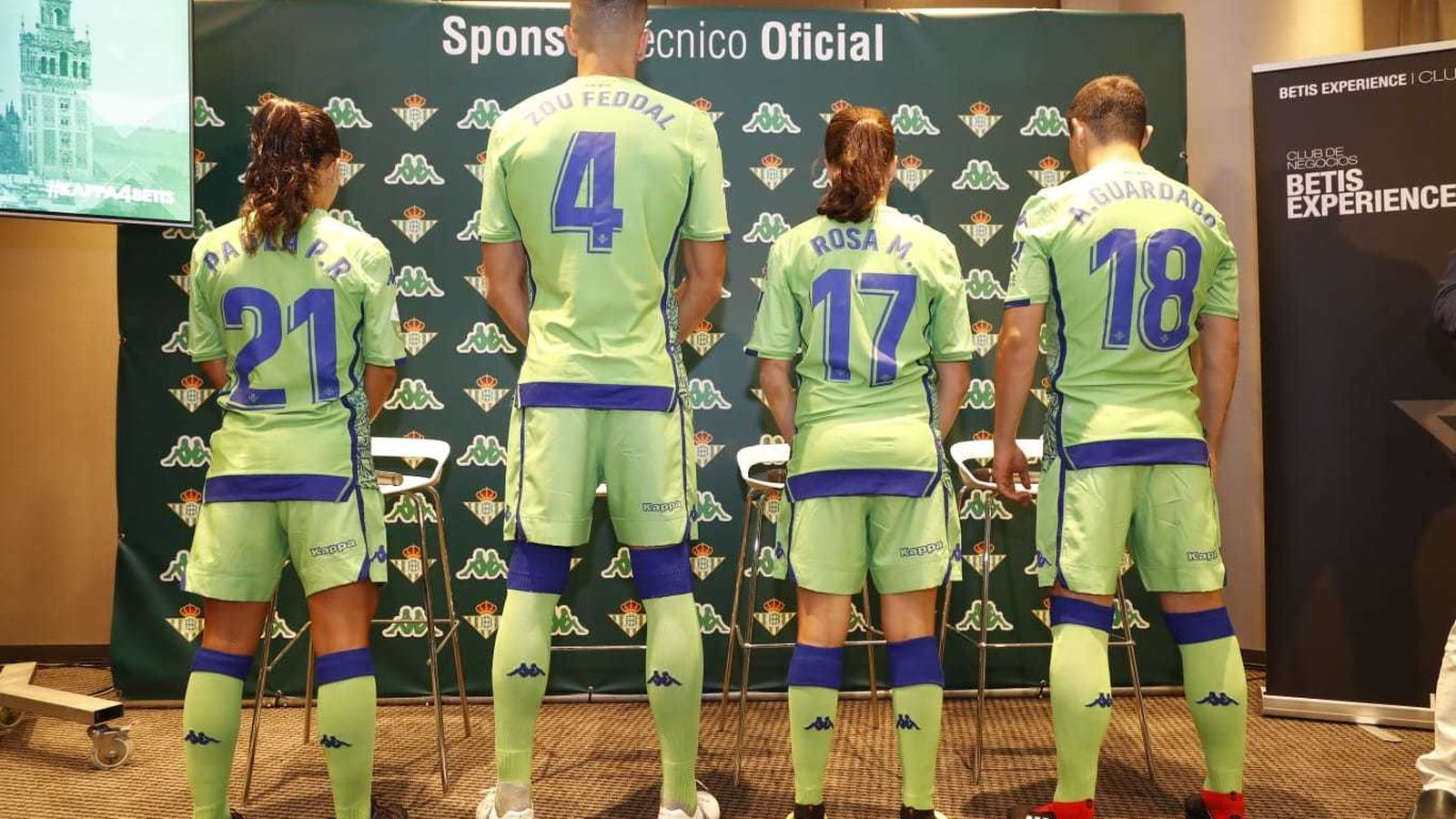 Paula, Feddal, Rosa y Guardado posan con la nueva equipación bética.