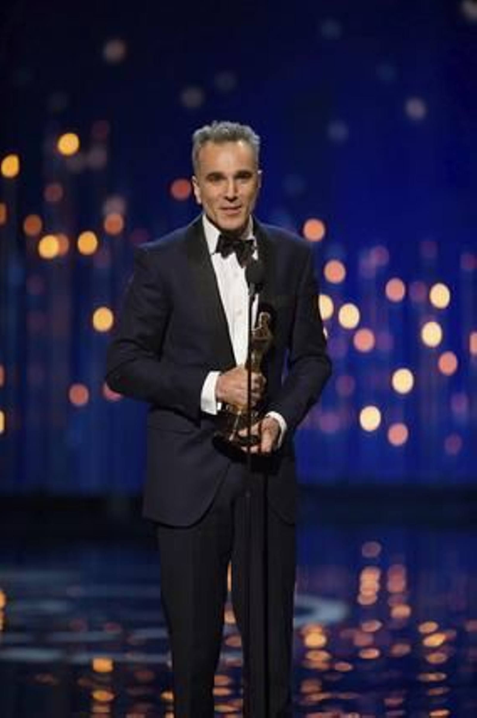 Daniel Day-Lewis, con el Óscar al mejor actor por su interpretación en 'Lincoln'.

Foto: EFE