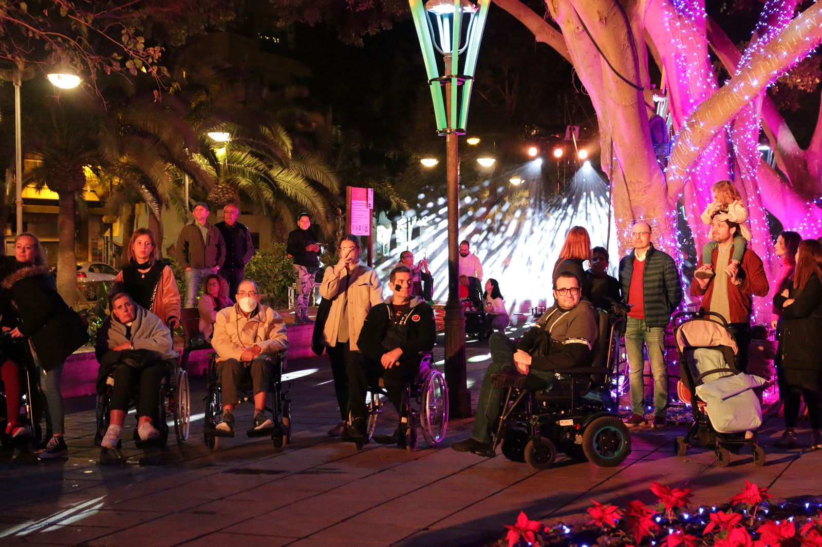 Así brilla el parque Nicolás Salmerón con el espectáculo 'Posidonia'