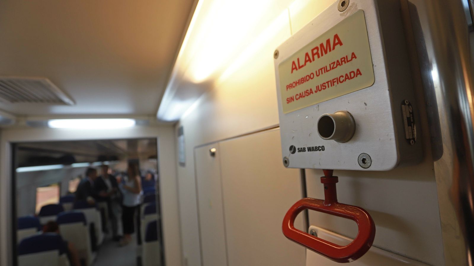 Las mejores fotos del viaje reivindicativo de los alcaldes a Ronda en tren