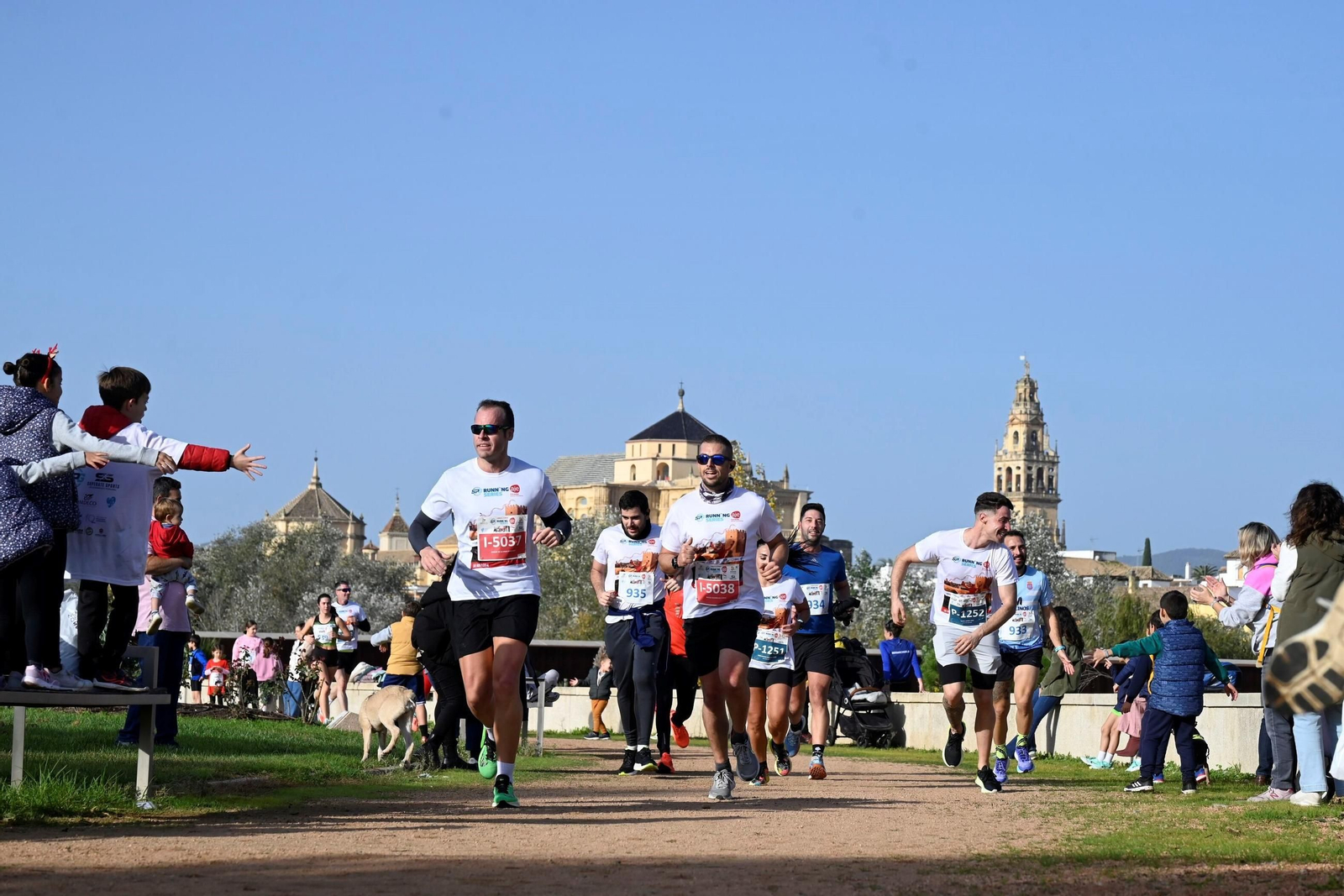 Las mejores fotos de la singular Carrera AJE Córdoba