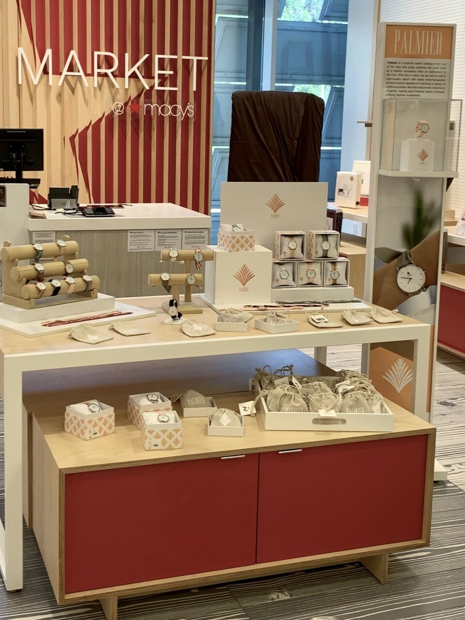 Expositor de los relojes de la firma.