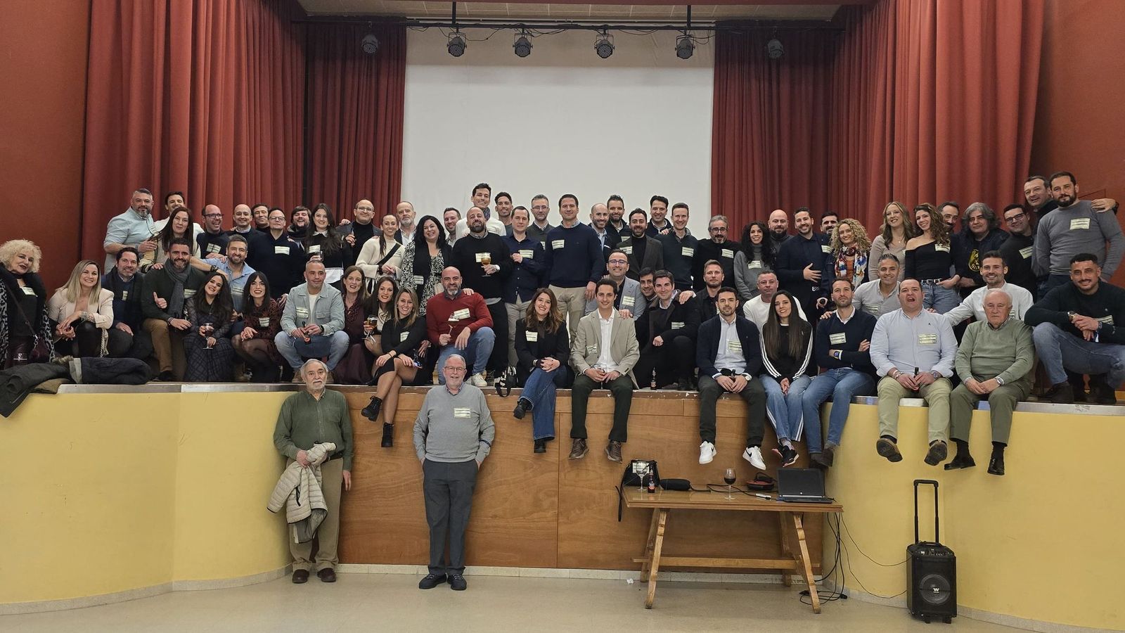 Imagen del reencuentro de la promoción del 85 de Escolapios Granada.