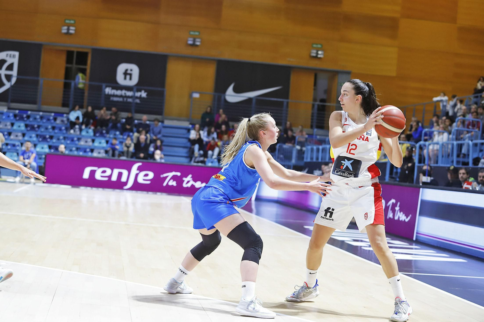 Imágenes del partido de la Selección Española femenina de baloncesto contra Islandia en Huelva