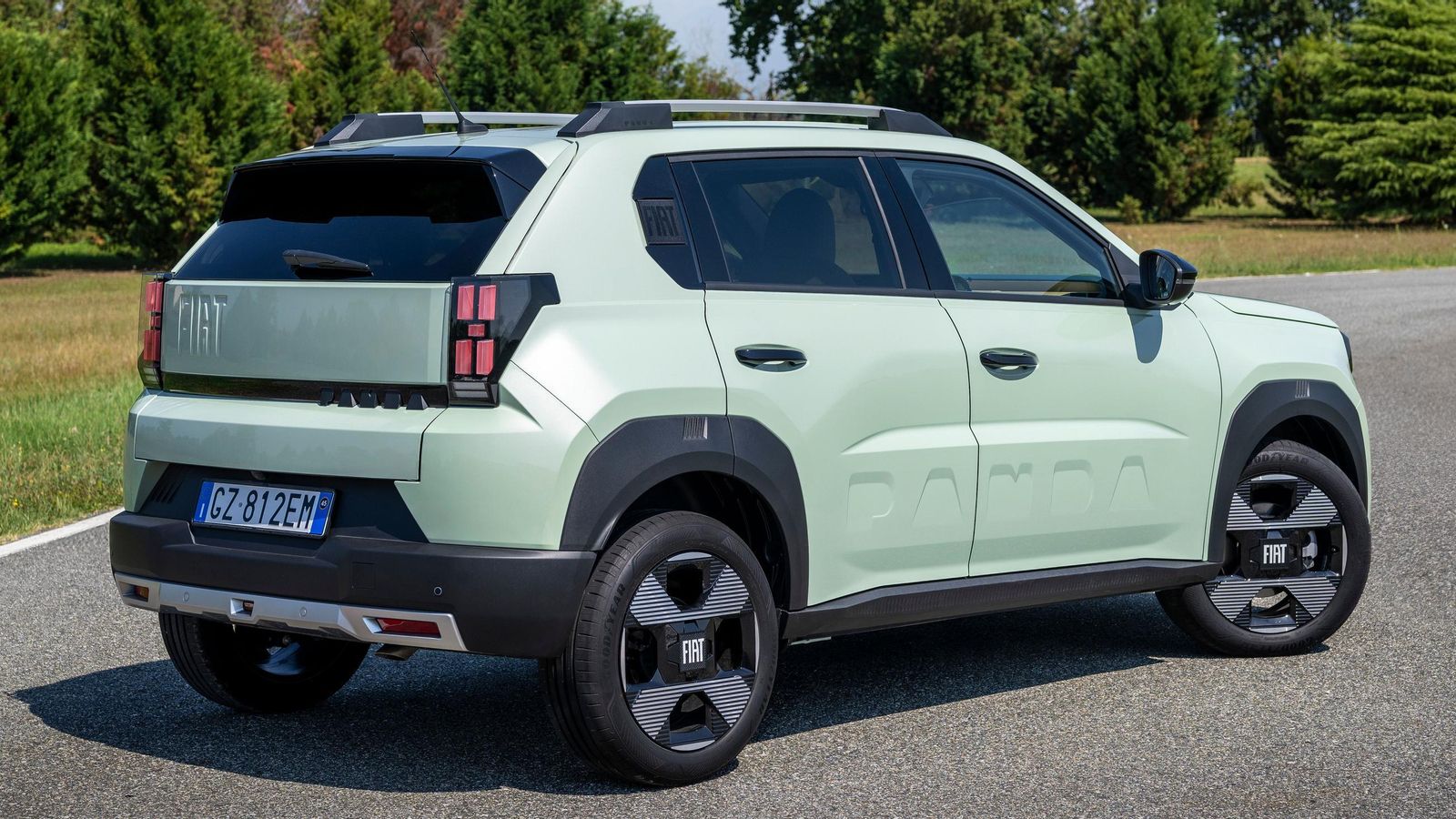 La versión de gasolina es la menos potente de las tres tipologías de motor propuestas para el Grande Punto y la que permite disponer del precio más bajo de este modelo.