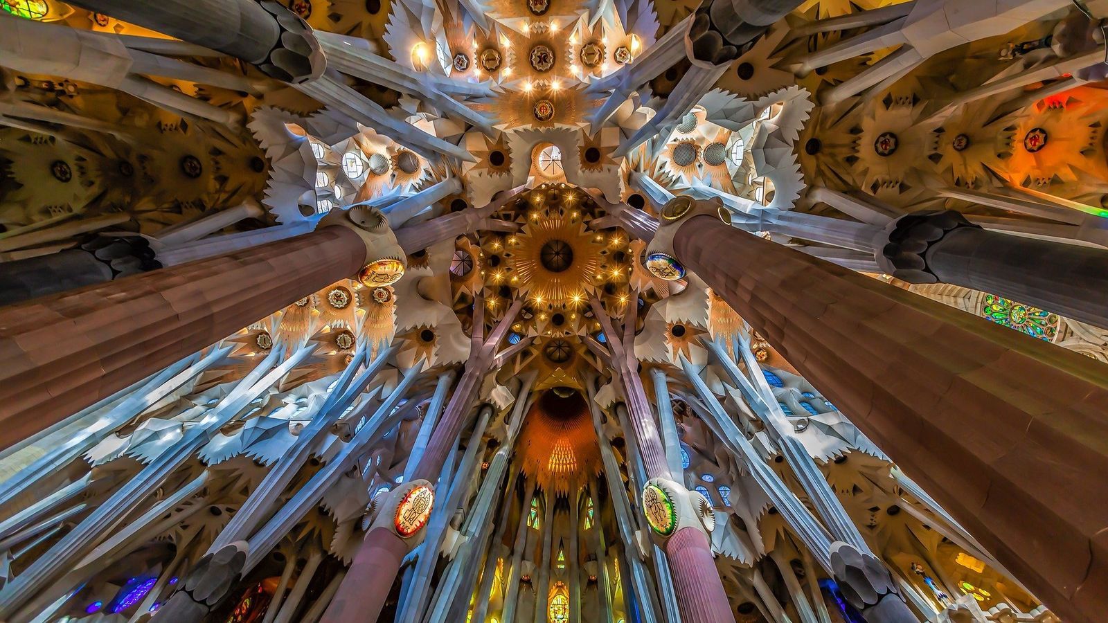 Interior de la Sagrada Familia.