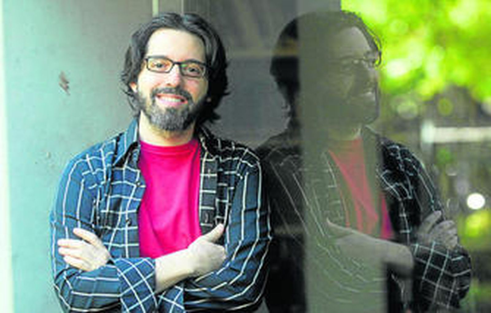 Andrés Neuman, poeta, cuentista y autor de novelas, continúa con esta obra una carrera prolífica y versátil.