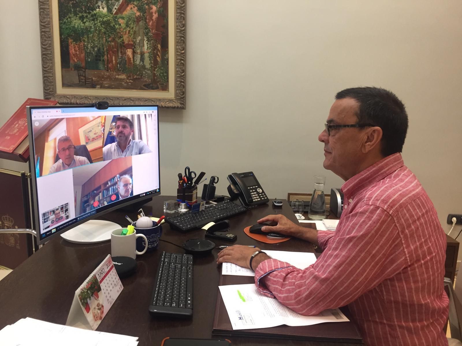 El presidente de la Diputación, Ignacio Carballo, durante la reunión con el secretario de Estado, Hugo Morán.