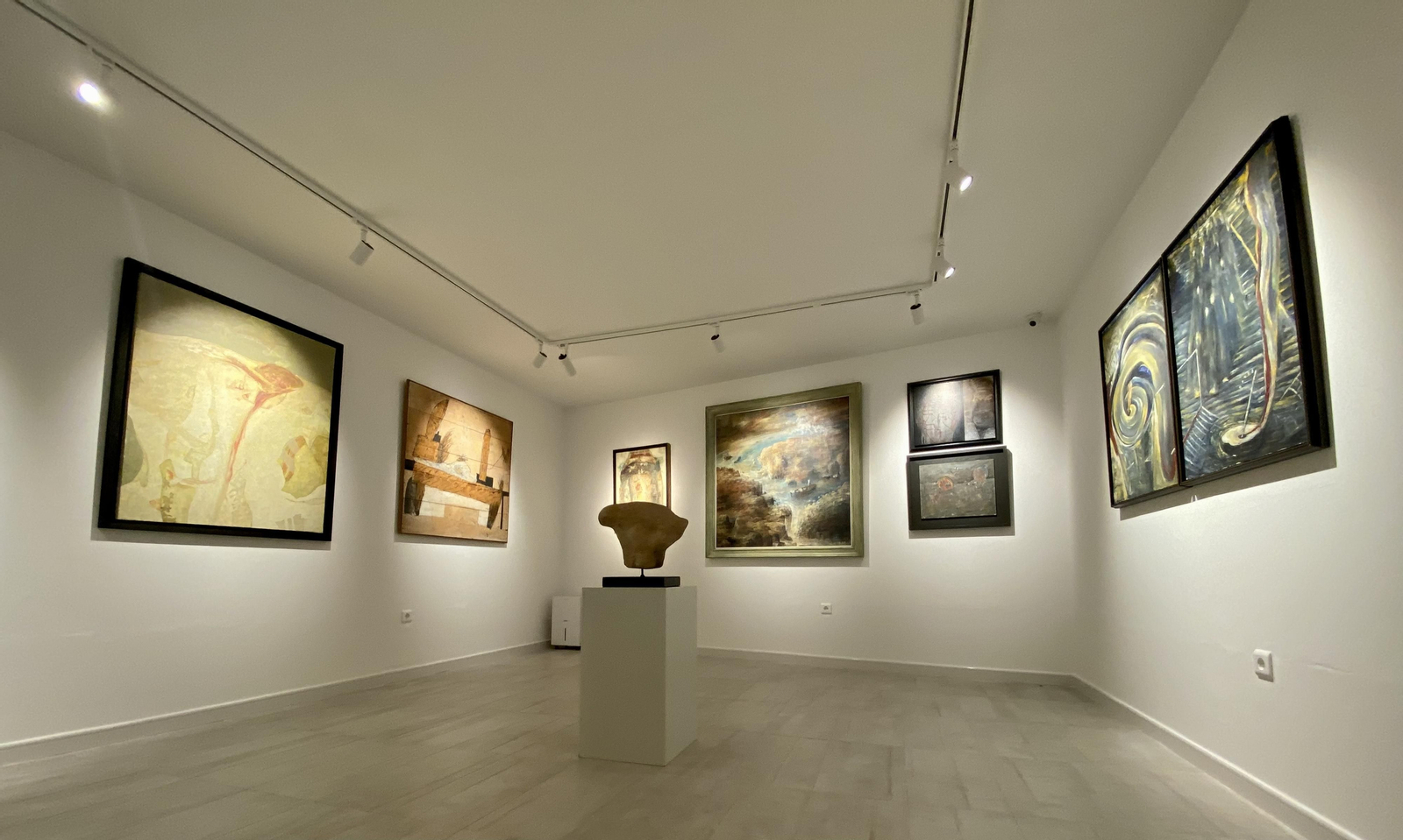 La exposición es una recopilación de obras de artistas como Barbadillo, Brinkmann, Buly, Sonia Tena o Fernando Texidor La exposición es una recopilación de obras de artistas como Barbadillo, Brinkmann, Buly, Sonia Tena o Fernando Texidor