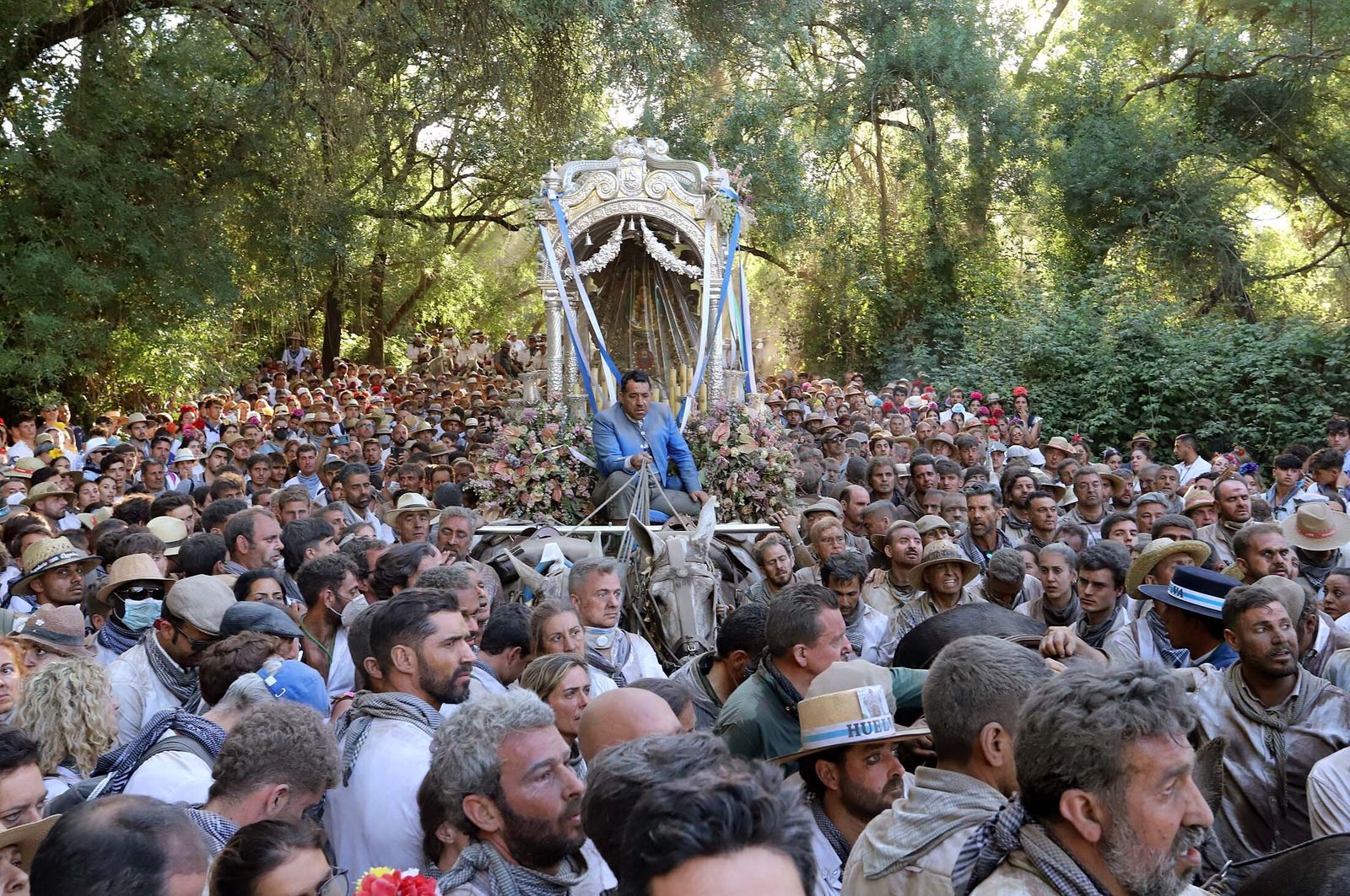 Imágenes de la Hermandad de Huelva a su paso por El Charco