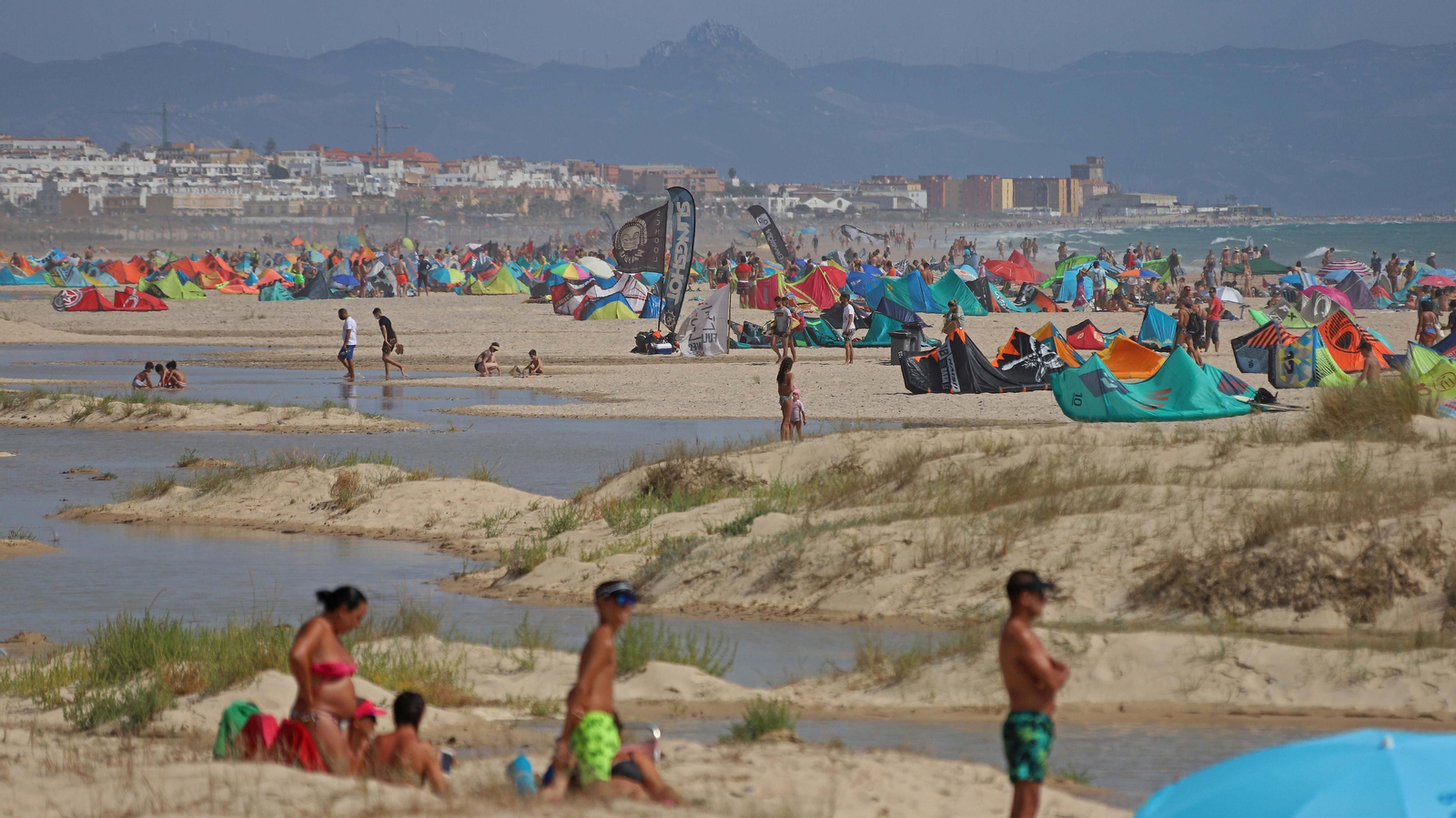 El calor llenas la playas el primer fin de semana de agosto
