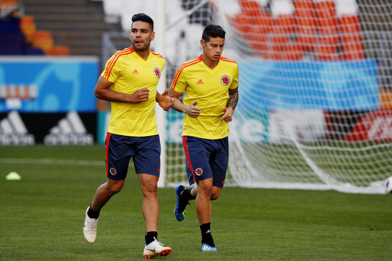 Radamel Falcao y James Rodríguez se ejercitan en Saransk.