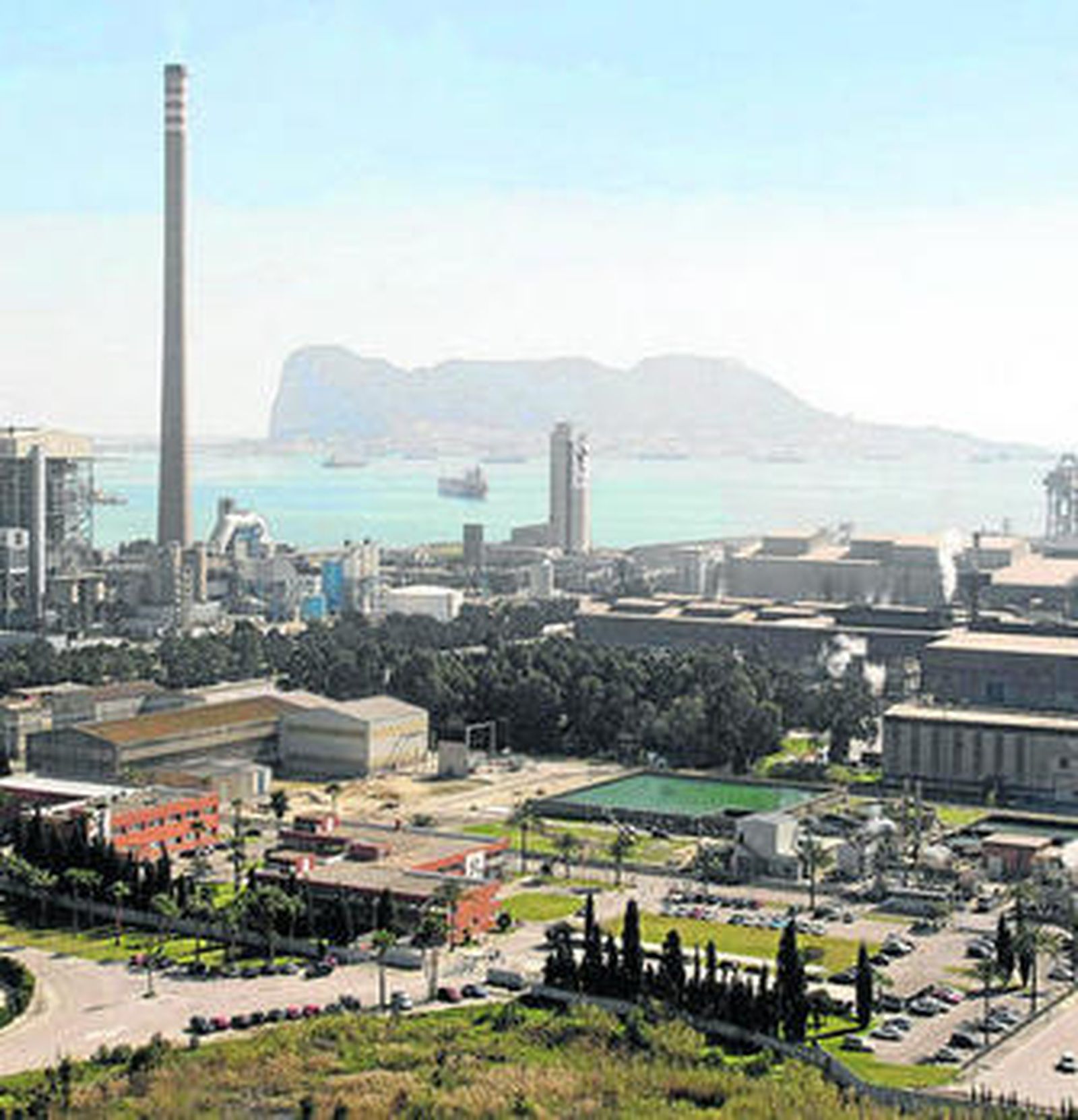 Las industrias de la Bahía de Algeciras, en una imagen reciente.