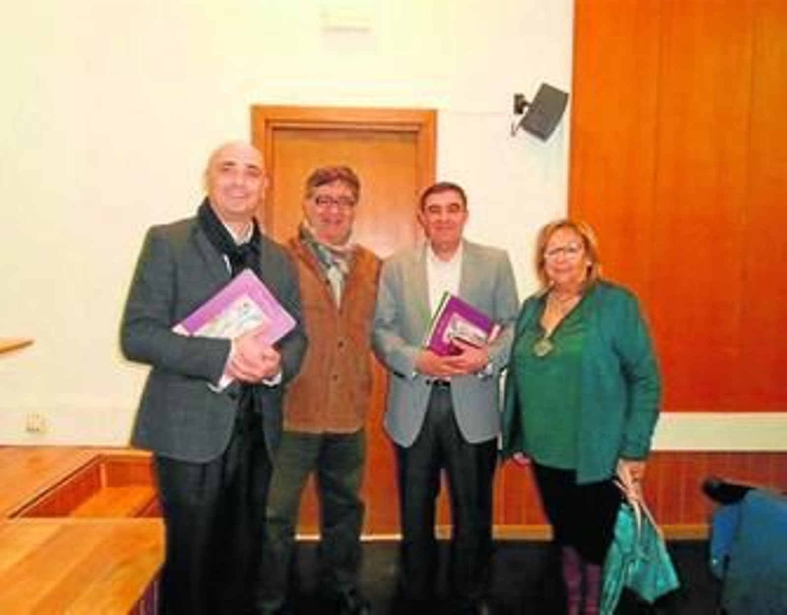 Presentación de la muestra pictórica, ayer.