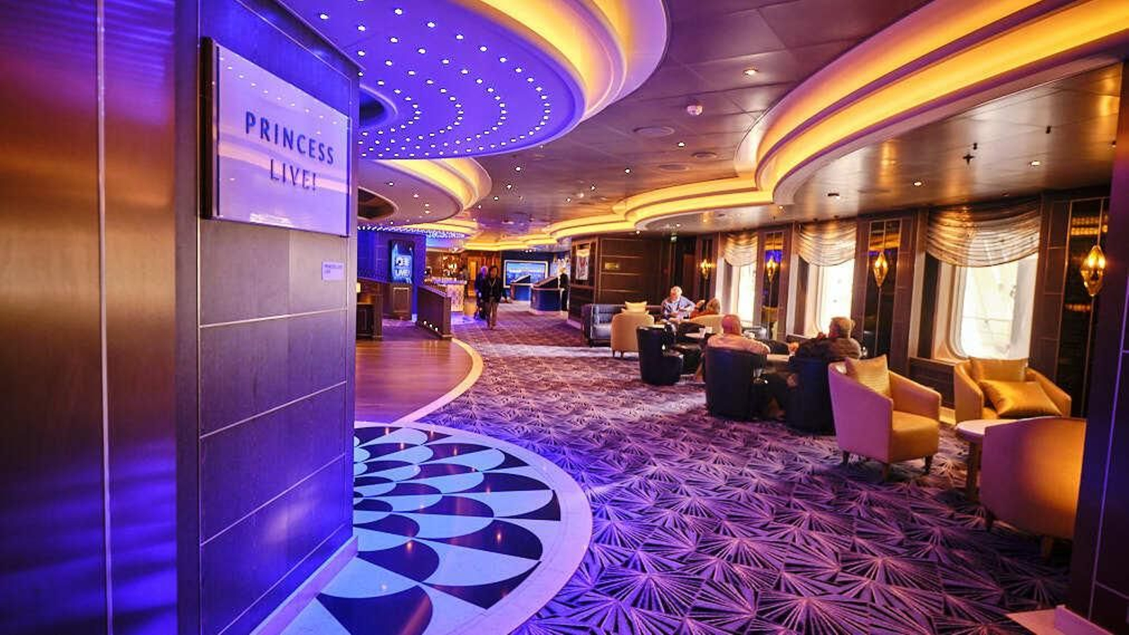 Interior del buque Sky Princess