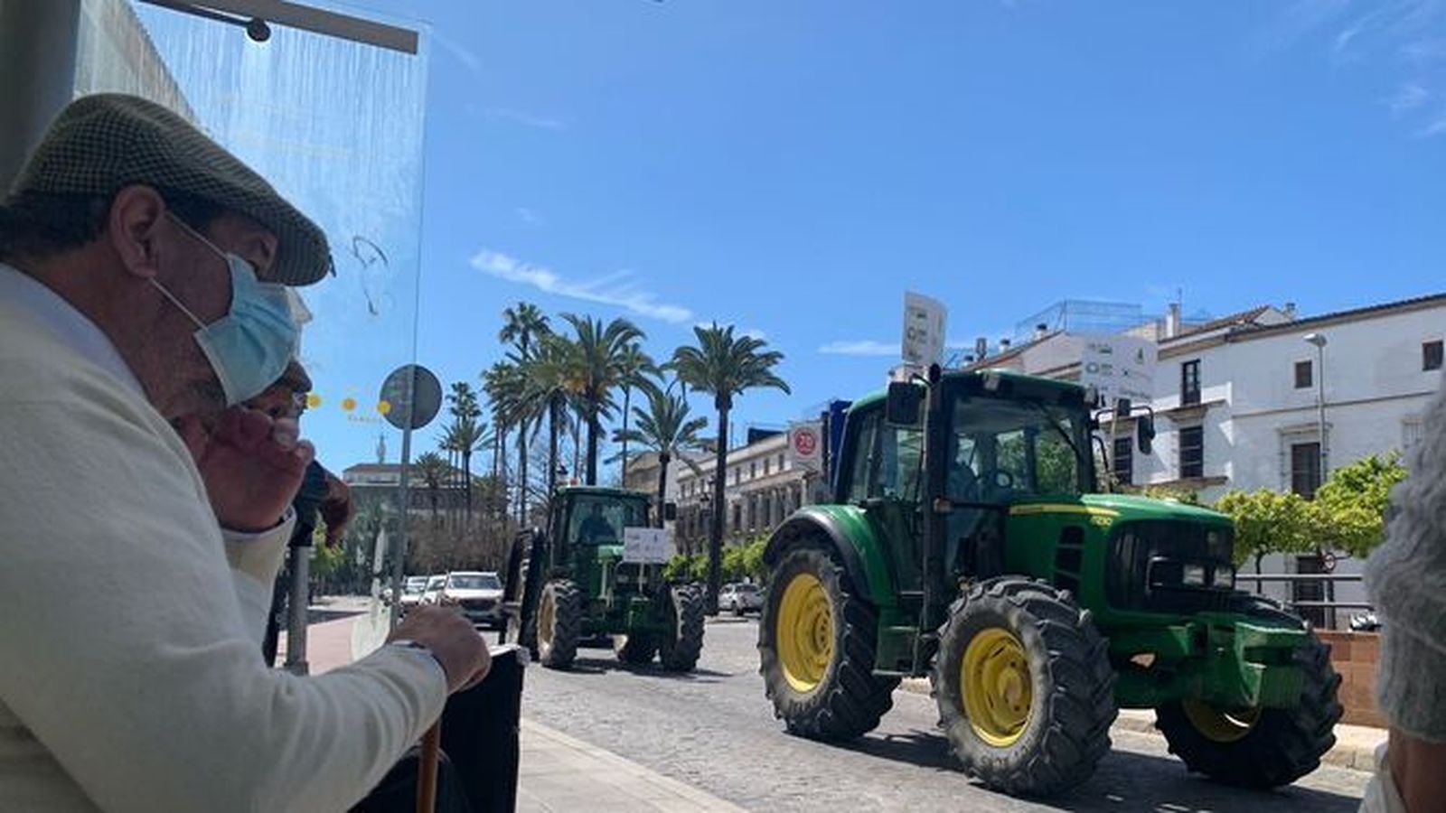 Tractorada contra los recortes de la PAC en marzo del año pasado a su paso por la Alameda Cristina
