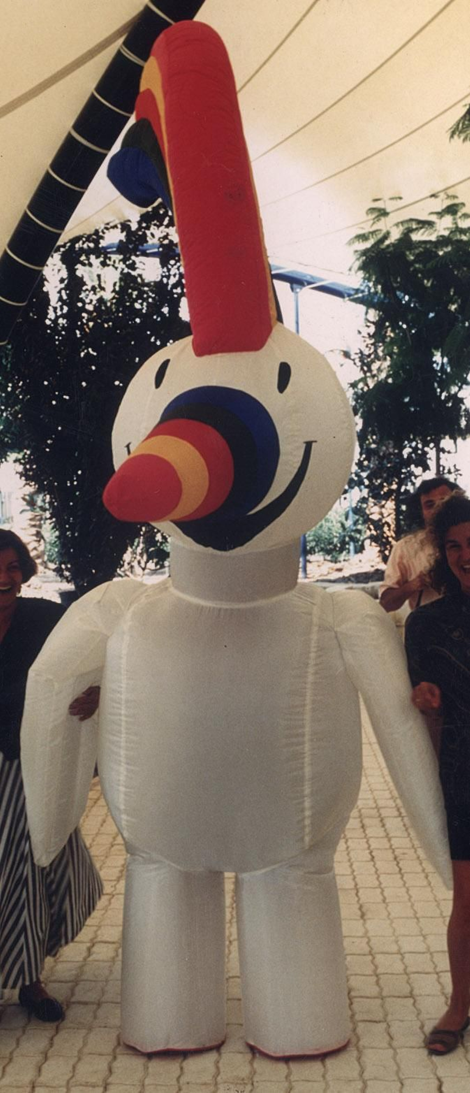 La mascota Curro en el recinto de la Expo'92.