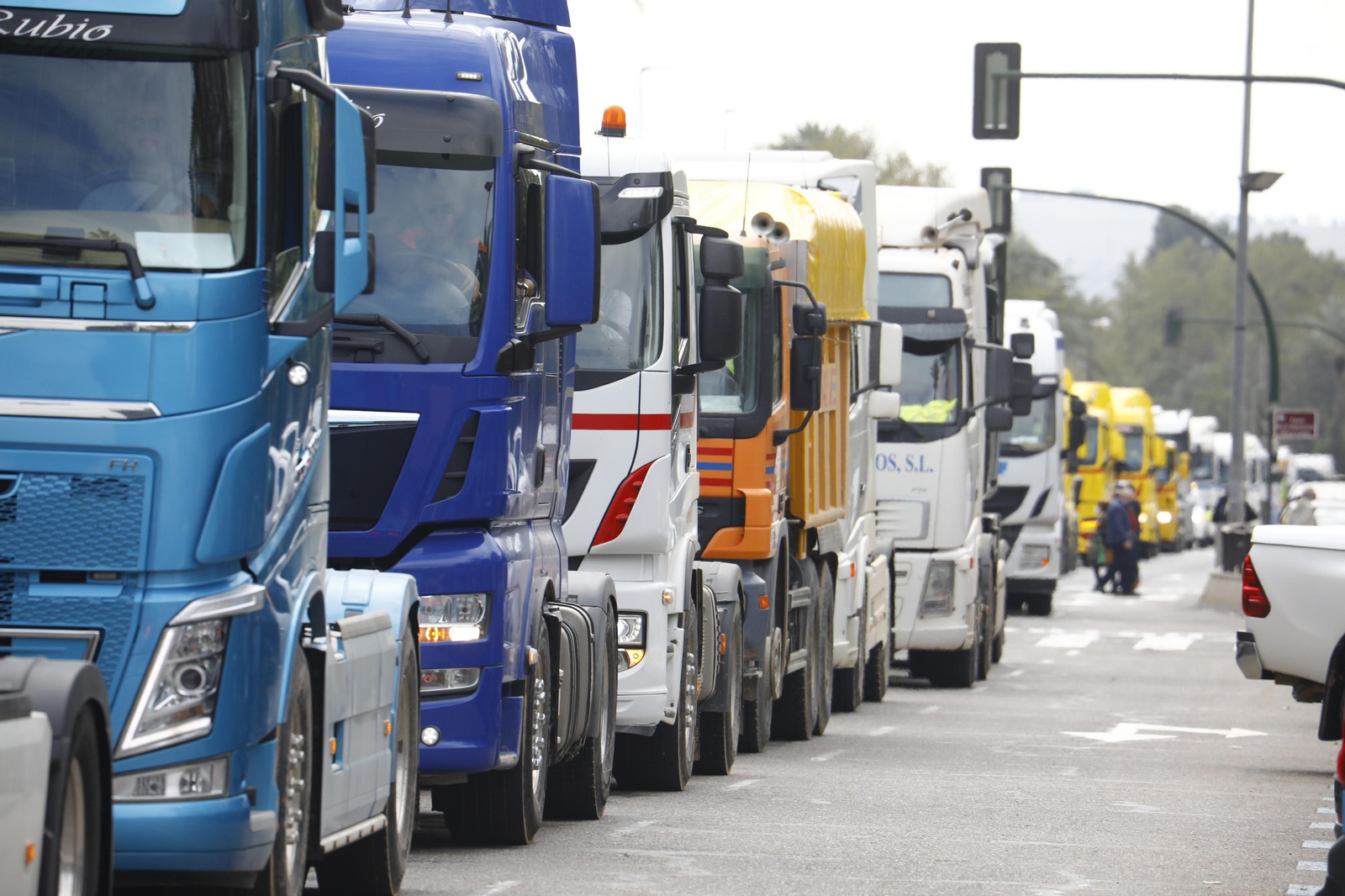 Los transportistas colapsan el centro de Córdoba, en imágenes