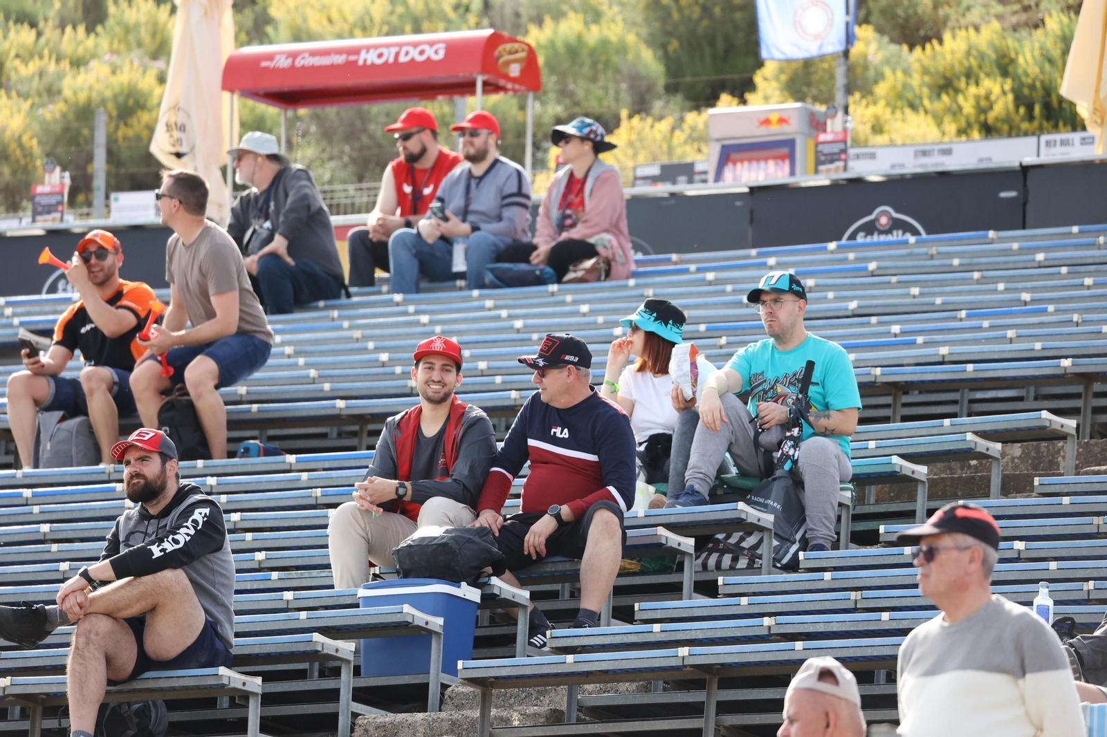 Ambiente del viernes en las gradas del Circuito de Jerez - Ángel Nieto