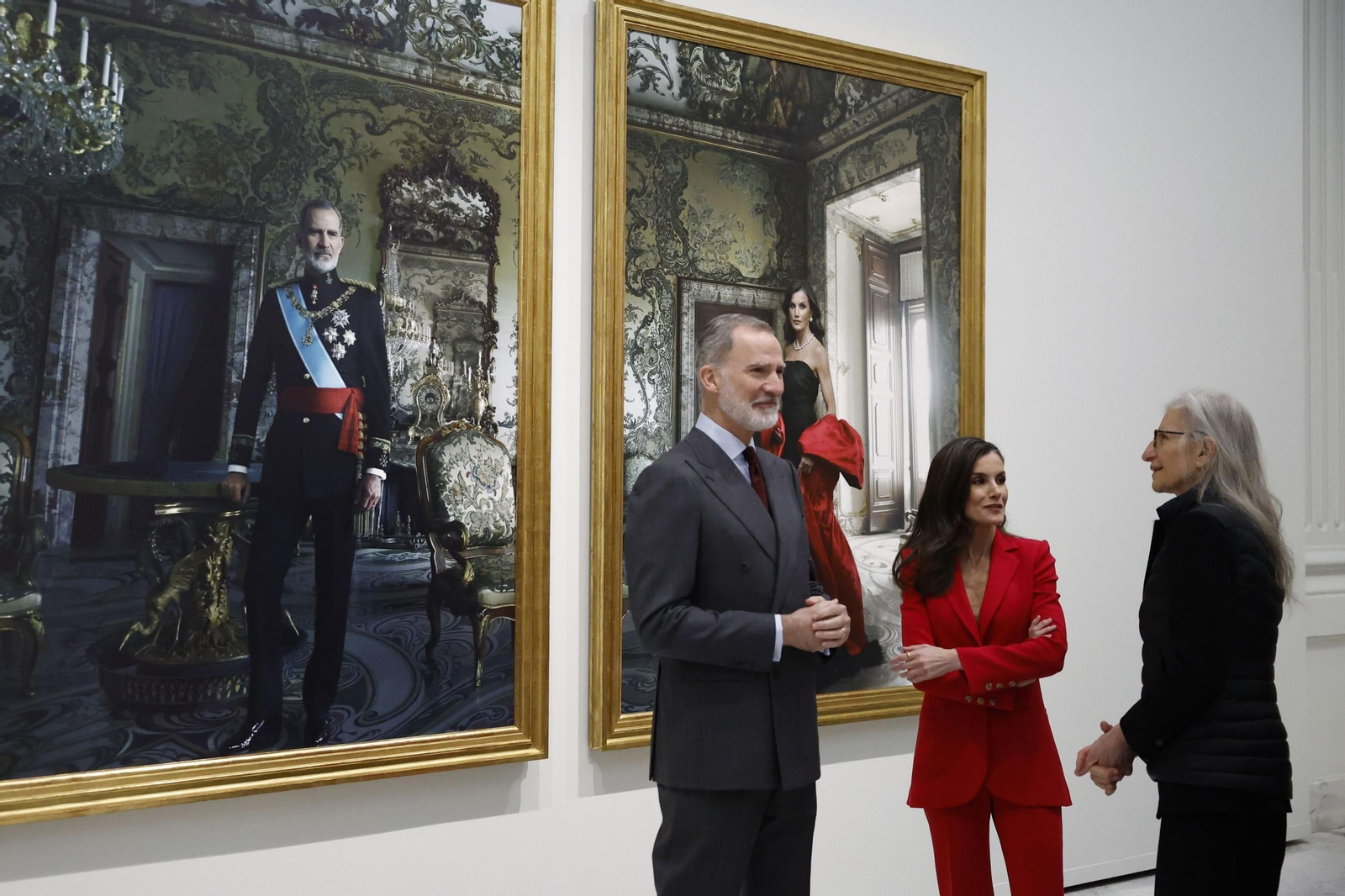 Las fotos de la visita de los Reyes a la exposición con los retratos de Annie Leibovitz