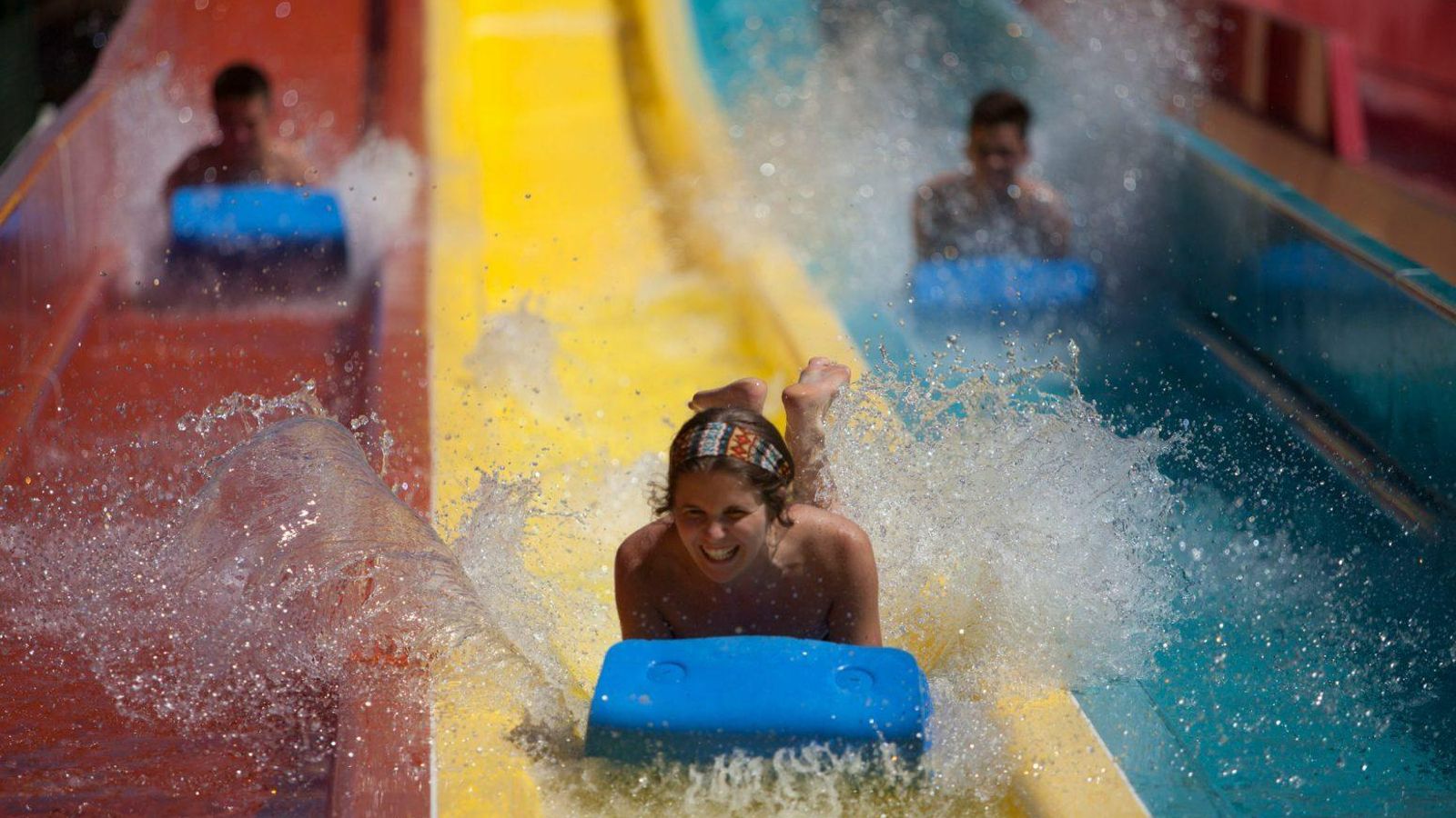 Toboganes rápidos de Aquopolis.