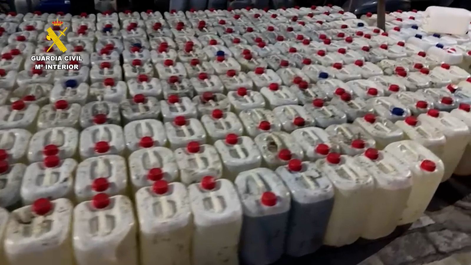 Parte de la gasolina incautada en la última gran operación contra el 'petaqueo' en Huelva, el pasado 18 de diciembre